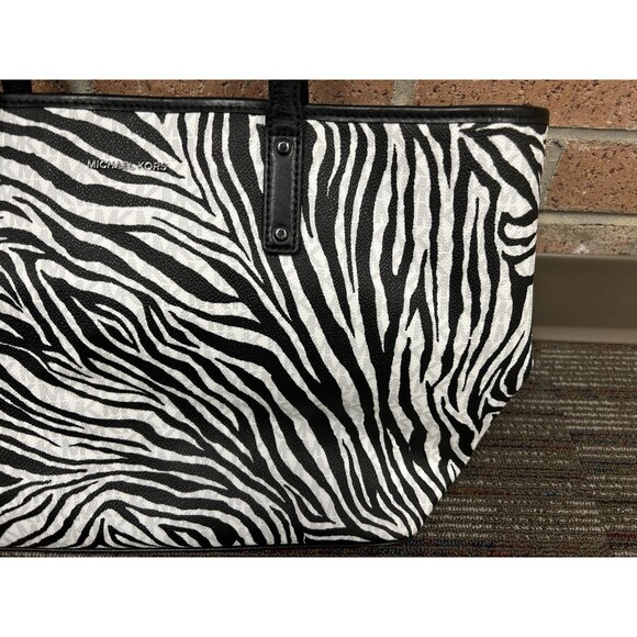 Michael Kors Zebra Signature Carter Large Open Tote bag #30T1SZPT3I - Picture 13 of 16